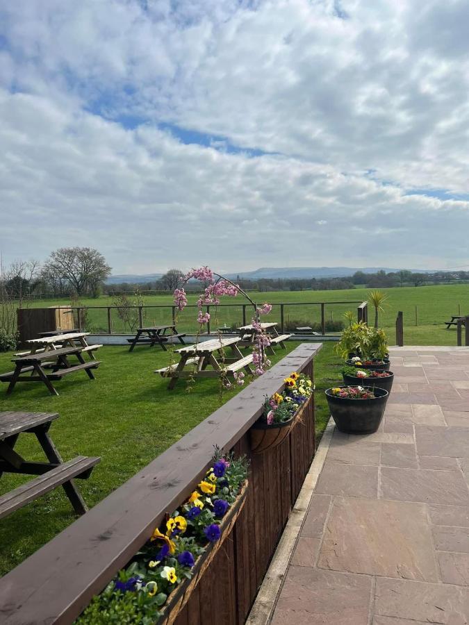 The Hinds Head Hotel Chorley  Buitenkant foto